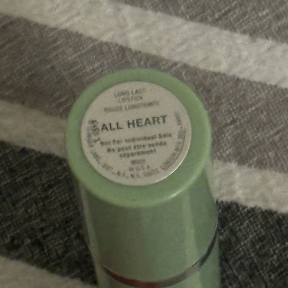 NIB clinique bundle ! 4 lipsticks and 1 “chubby stick” lip and cheek color ! - Picture 10 of 11